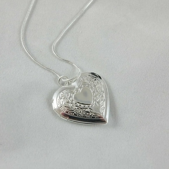 ❤️ 925 Sterling Silver Heart Necklace,
Locket Photo Picture Pendant 18"‼️FINAL - Picture 2 of 4